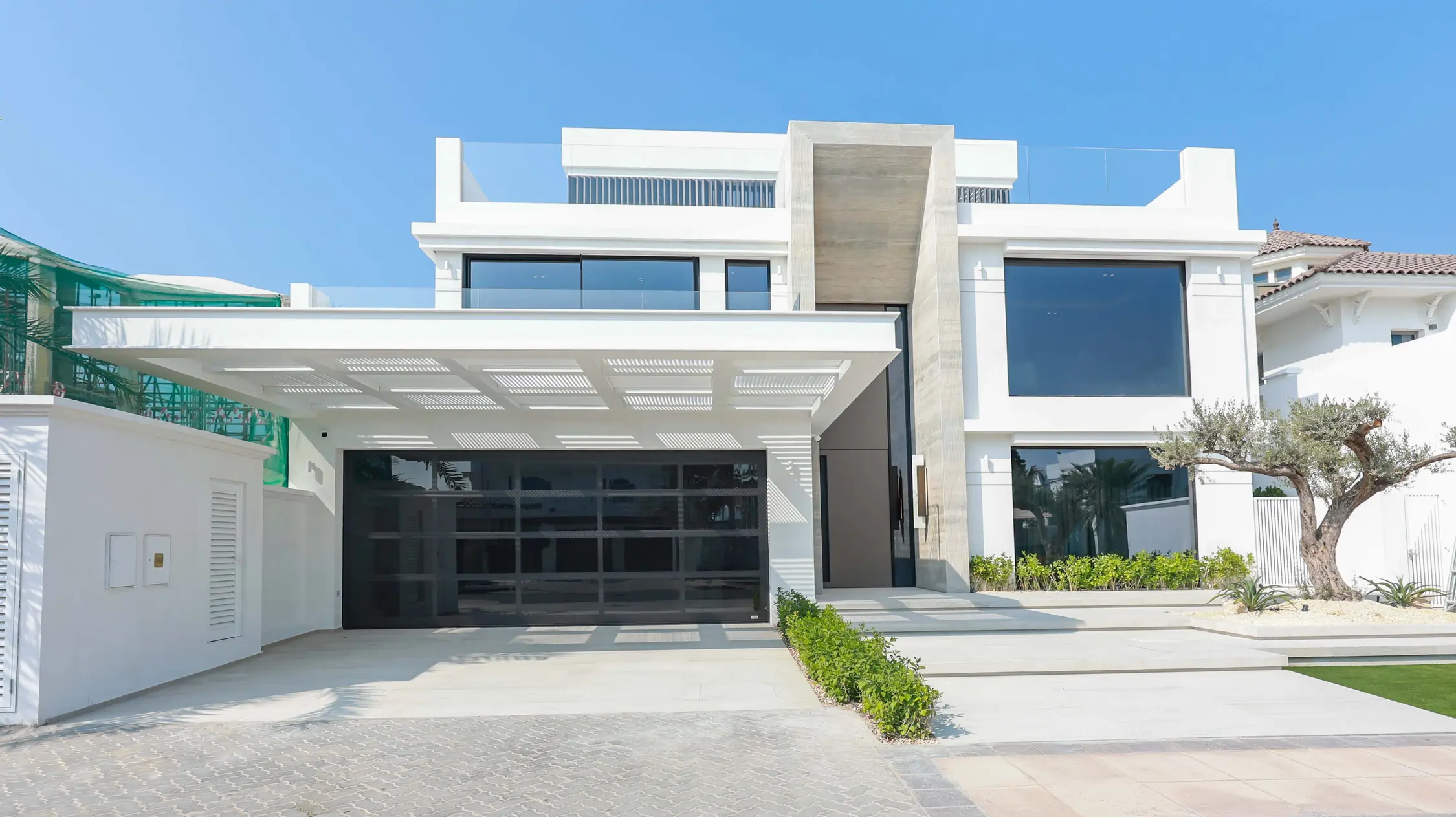 Benefits of Car Parking Shades in Dubai